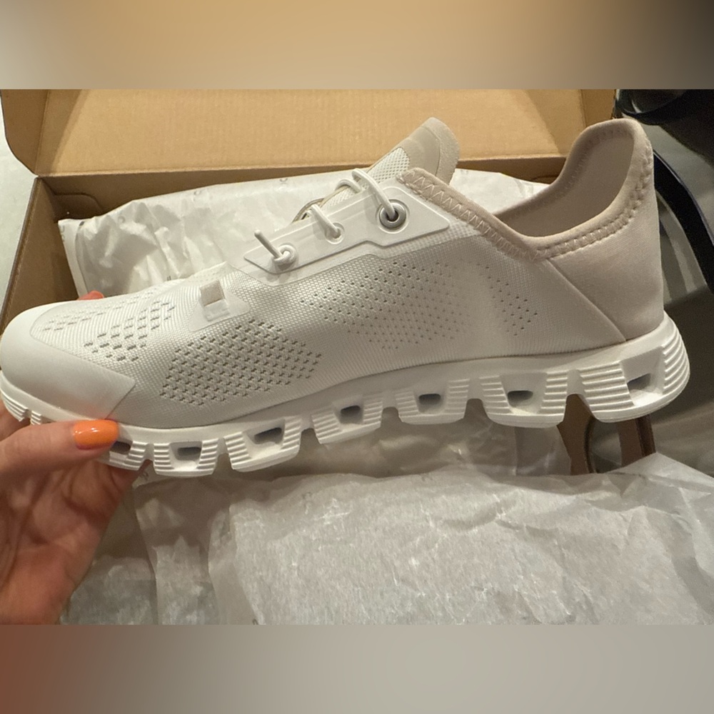 On Cloud White 👟 - image 3